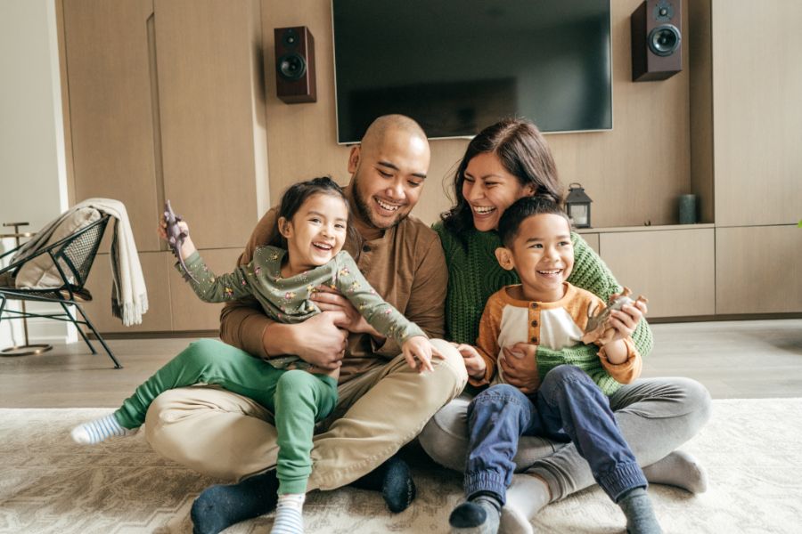 familia feliz en su hogar